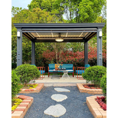 Pergola bio climatique Asia 4 pieds ouverte en fond de jardin