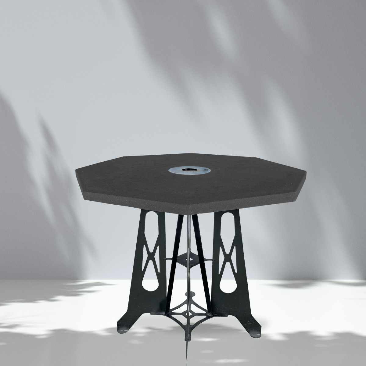 Table haute d'extérieur avec plateau octogonal noir