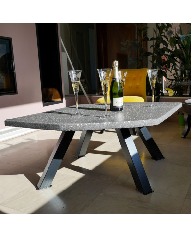 Table basse intérieur en coulis minéral micro-terrazzo gris
