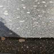 Plateau de table basse intérieur en coulis minéral micro-terrazzo gris