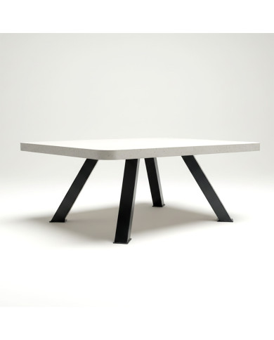 Table basse d'intérieur avec plateau en béton ciré de coloris gris moyen