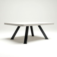 Table basse d'intérieur avec plateau en béton ciré de coloris gris moyen