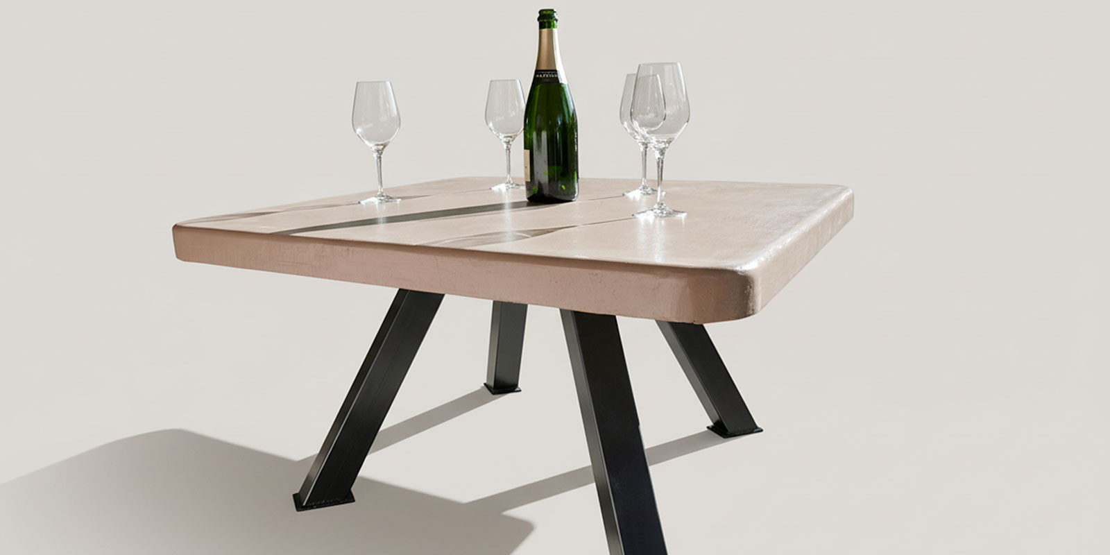 Table en béton ciré pour l'intérieur en rose poudré